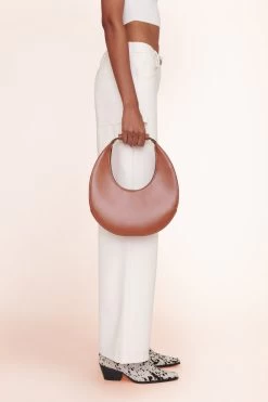 MOON BAG | SADDLE 12 MOON BAG | SADDLE -Staud Outlet Store Lexi top white domino pant white 00246 web