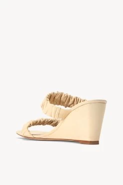 FRANKIE WEDGE | CREAM 12 FRANKIE WEDGE | CREAM -Staud Outlet Store STAUD FRANKIE WEDGE CRM SEASON 22 ECOM 3