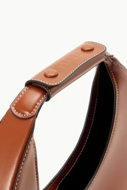 MOON BAG | SADDLE 15 MOON BAG | SADDLE -Staud Outlet Store STAUD MOONTOTE BAG TAN HOLIDAY 22 ECOM 4