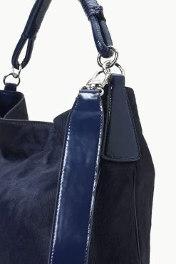 PERRY BAG | NAVY HAIRCALF -Staud Outlet Store STAUD PARRYHOBO BAG NAVY FALL 23 ECOM 3