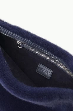 VIVI SHOULDER BAG | NAVY FAUX FUR -Staud Outlet Store STAUD VIVI SHOULDERBAG NAVY FALL 23 ECOM 3