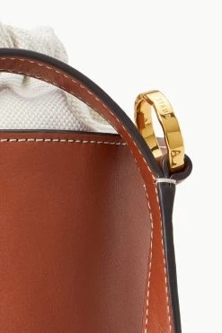 WATER BOTTLE BAG | TAN -Staud Outlet Store STAUD WATERBOTTLE BAG TAN SUPF 23 ECOM 3