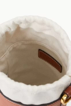 WATER BOTTLE BAG | TAN -Staud Outlet Store STAUD WATERBOTTLE BAG TAN SUPF 23 ECOM 4